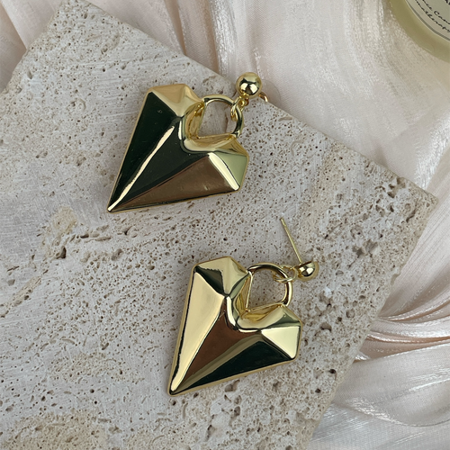 18K Gold-Plated 3D Heart Earrings E8703 - alternate view