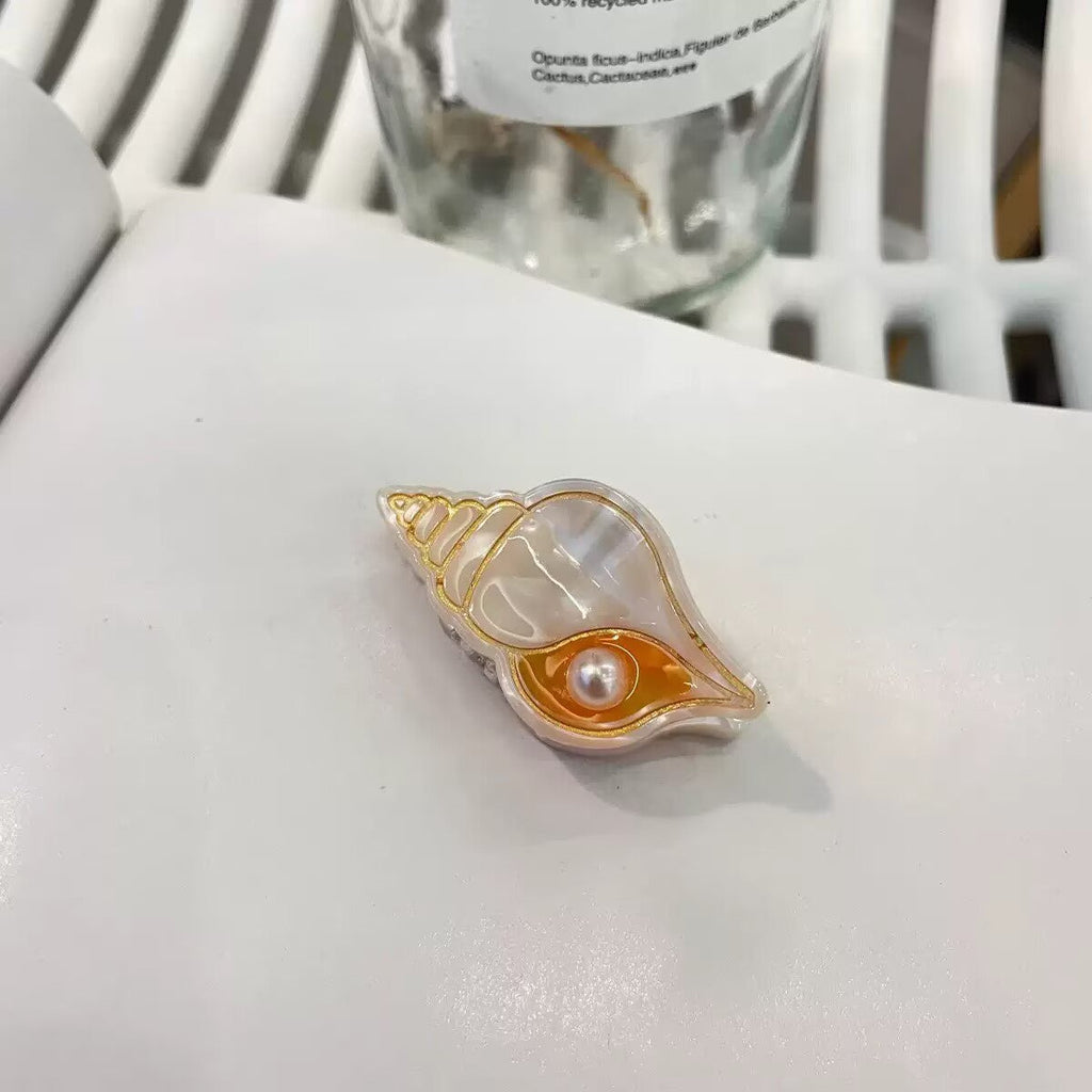 Conch Acrylic Hair Clip L4990