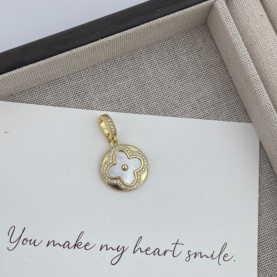 18K Gold-Plated Four Leaf Clover Cubic Zirconia Pendant P0692
