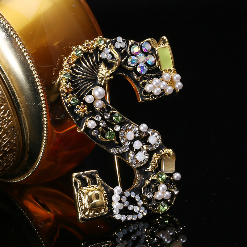 Alphabet Rhinesotne Brooch PA4118