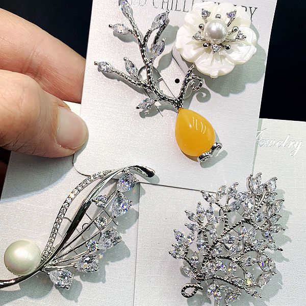 Radomly Cubic Zirconia Brooch PA4564