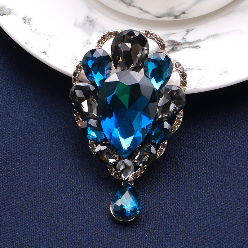 Teardrop Rhinestone Brooch PA4777